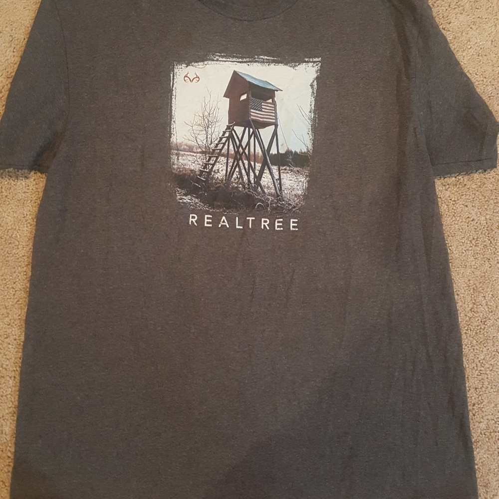 3 / $10 Realtree large graphic short sleeve t-shirt NWOT